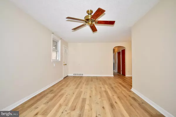 Philadelphia, PA 19152,2216 EMERSON ST