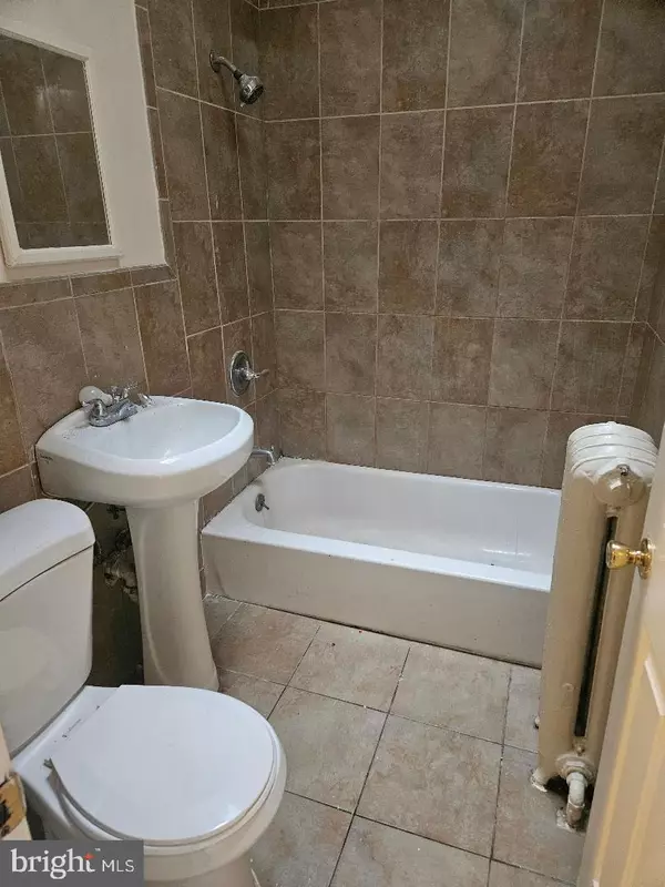 Washington, DC 20011,825 NW DELAFIELD PL NW