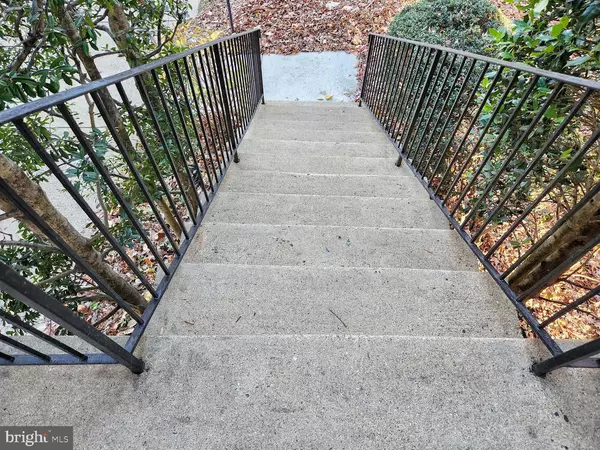 Springfield, VA 22152,8026 READINGTON CT