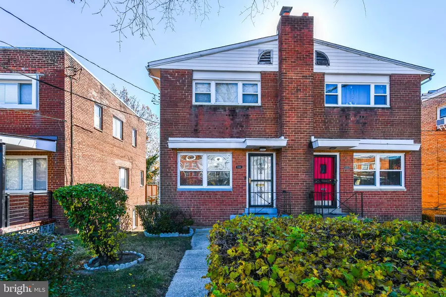 5320 CHILLUM PL NE, Washington, DC 20011