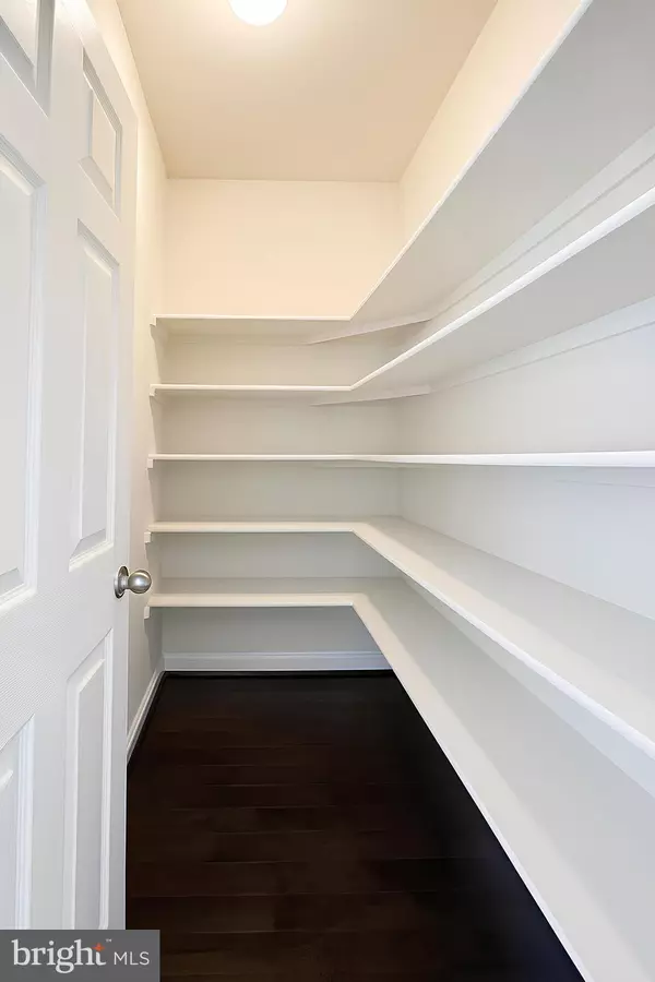 Ashburn, VA 20147,21493 WILLOW BREEZE SQ