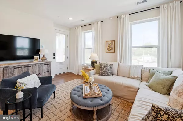 Chantilly, VA 20151,14917 DECO CIR #LOT 89