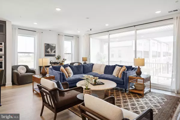 Chantilly, VA 20151,14919 DECO CIR #LOT 90