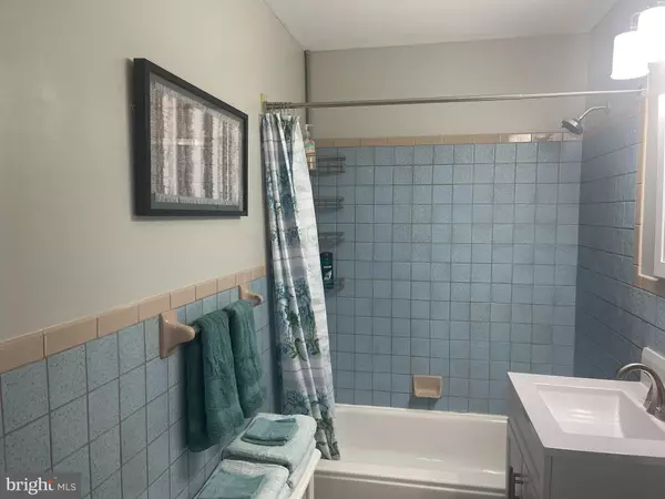 Philadelphia, PA 19147,949 S 3RD ST #1