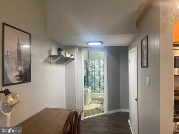 Philadelphia, PA 19147,949 S 3RD ST #1