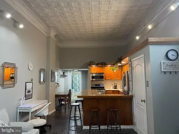 Philadelphia, PA 19147,949 S 3RD ST #1