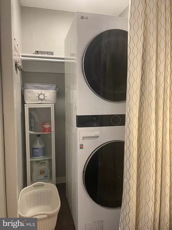 Philadelphia, PA 19147,949 S 3RD ST #1