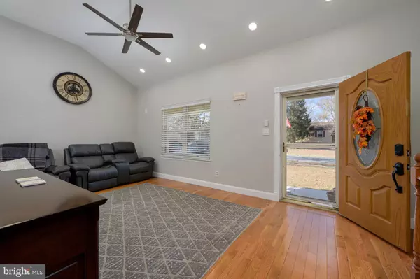 Sicklerville, NJ 08081,28 MARY ELLEN LN