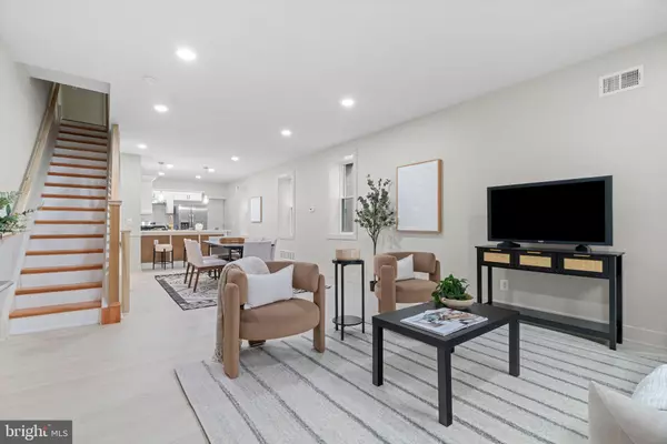 Philadelphia, PA 19128,314 PENSDALE ST