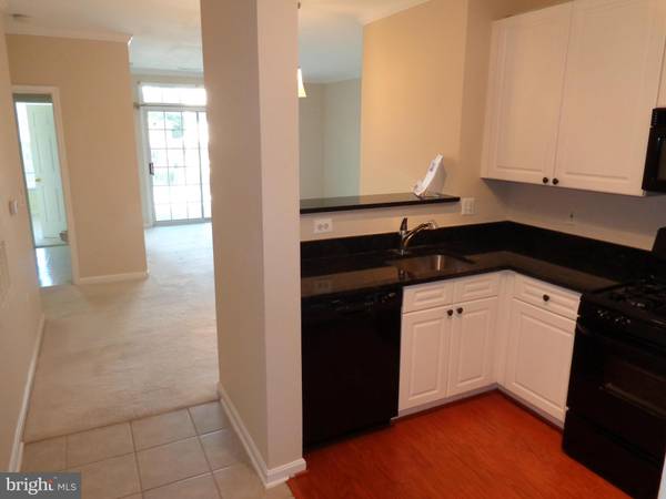 Vienna, VA 22180,2700 BELLFOREST CT #310