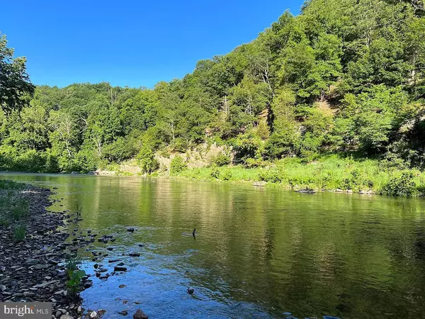 Great Cacapon, WV 25422,1327 GOLLIDAY LN