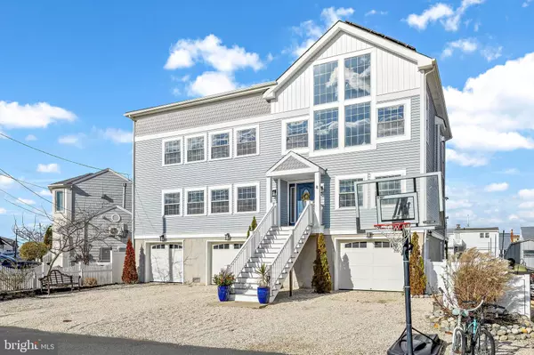 Manahawkin, NJ 08050,8 WILLARD DRIVE