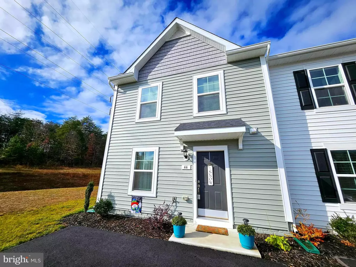 Bunker Hill, WV 25413,44 SCRUB PINE CT