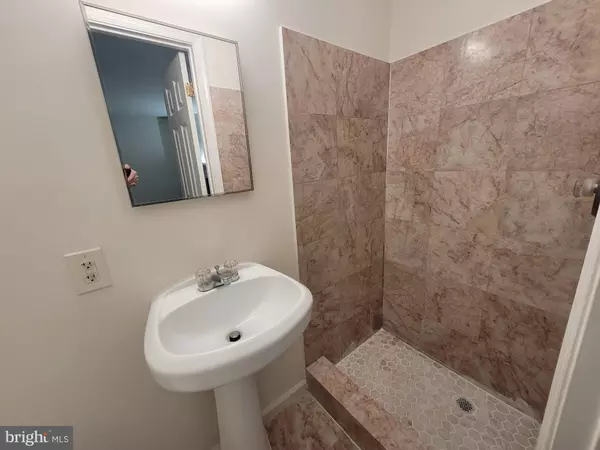 Manassas, VA 20110,8636 SANDERLING DR