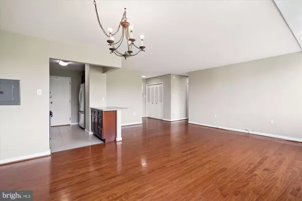 Rockville, MD 20852,10401 GROSVENOR PL #825