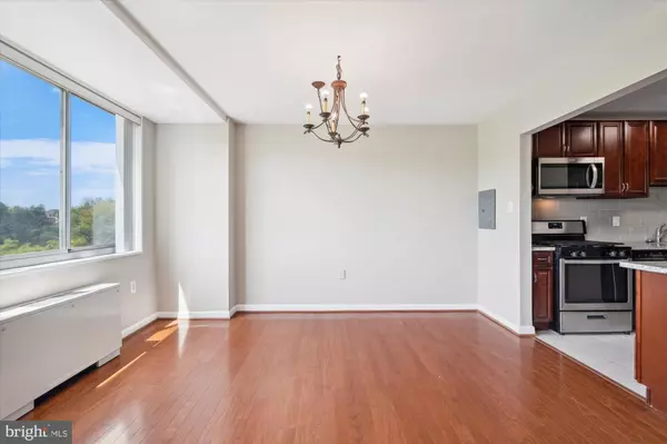 Rockville, MD 20852,10401 GROSVENOR PL #825