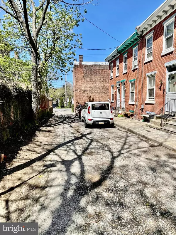 Philadelphia, PA 19144,5 PENN CT