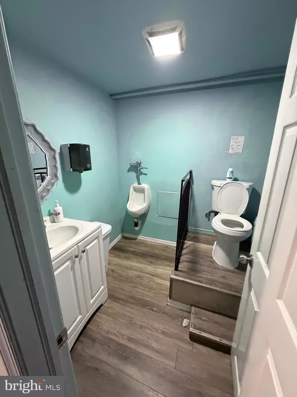 Philadelphia, PA 19135,6908 TORRESDALE AVE