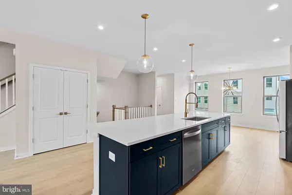 Ashburn, VA 20147,19716 MYSTIC MAROON TER