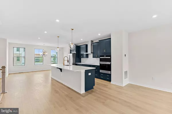 Ashburn, VA 20147,19716 MYSTIC MAROON TER