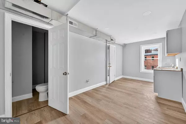 Trenton, NJ 08608,11 N WILLOW ST #2