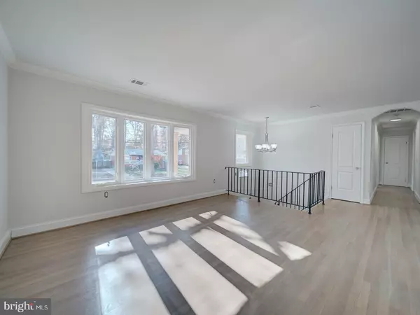 Woodbridge, VA 22191,2303 W LONGVIEW DR