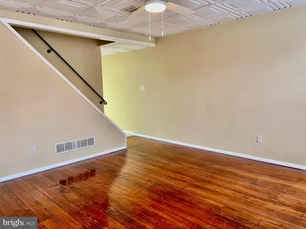 Philadelphia, PA 19123,455 FAIRMOUNT AVE #2