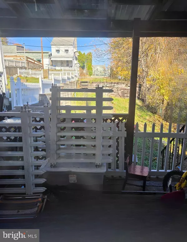 Coal Twp, PA 17866,935 W MULBERRY ST