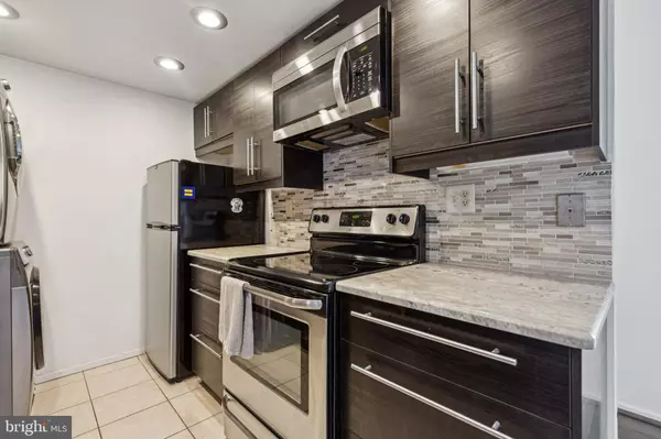 Alexandria, VA 22304,5911 EDSALL RD #801