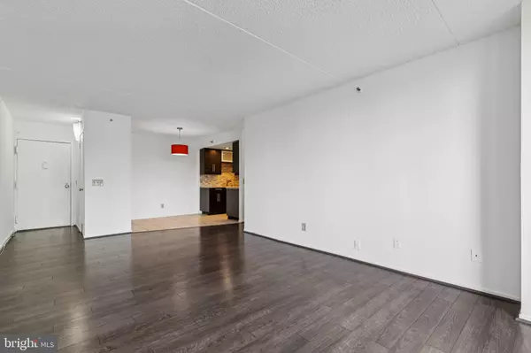 Alexandria, VA 22304,5911 EDSALL RD #801