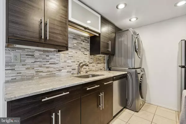 Alexandria, VA 22304,5911 EDSALL RD #801