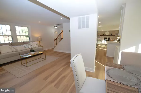 Springfield, VA 22153,8375 MAGIC LEAF RD