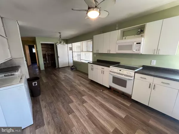 Levittown, PA 19054,394 LAKESIDE DR