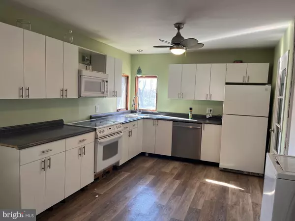 Levittown, PA 19054,394 LAKESIDE DR