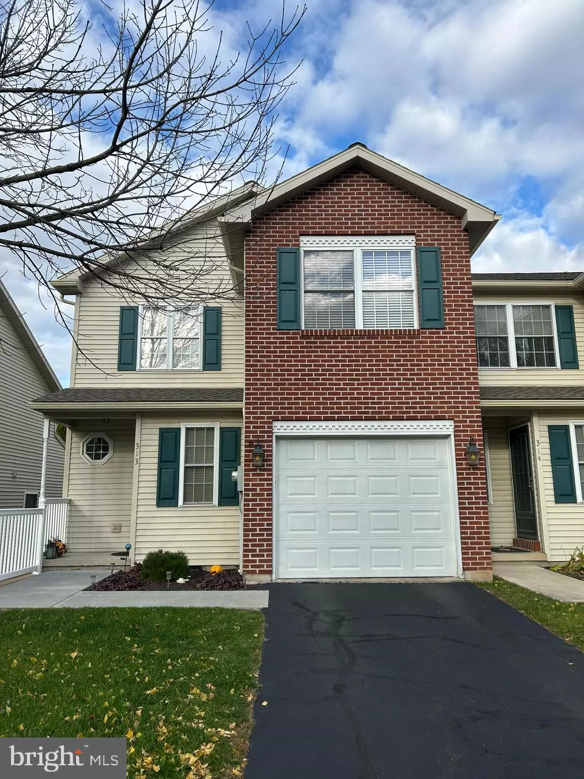 Orwigsburg, PA 17961,313 LANTERN GREEN WAY