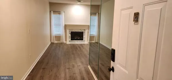 Centreville, VA 20121,14303 GRAPE HOLLY GRV #15