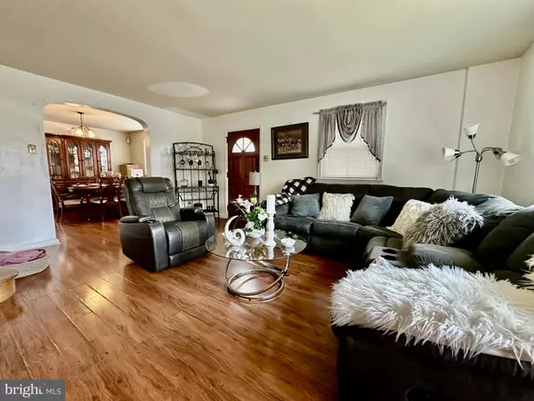 Philadelphia, PA 19152,3036 NESPER ST