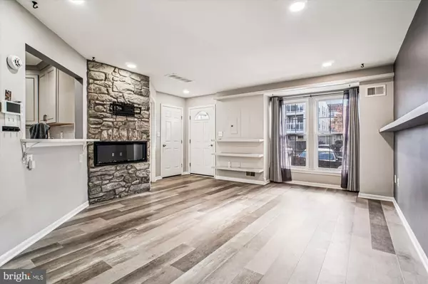 Lorton, VA 22079,8314 BLUEBIRD WAY #1