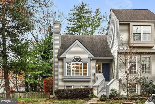 6167 STONEPATH CIR, Centreville, VA 20120