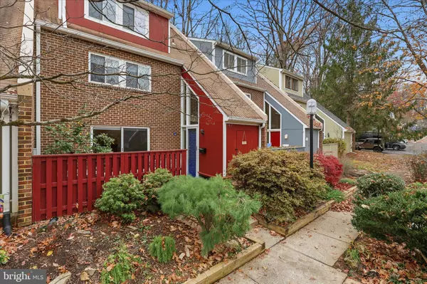 Reston, VA 20190,1432 GREENMONT CT