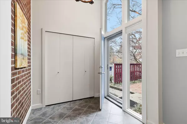 Reston, VA 20190,1432 GREENMONT CT