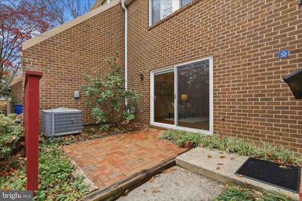 Reston, VA 20190,1432 GREENMONT CT