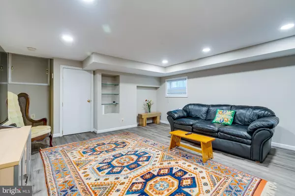 Oak Hill, VA 20171,12400-B BENNETT RD