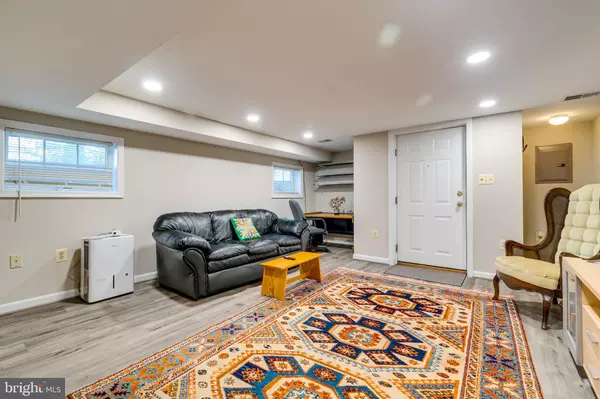 Oak Hill, VA 20171,12400-B BENNETT RD