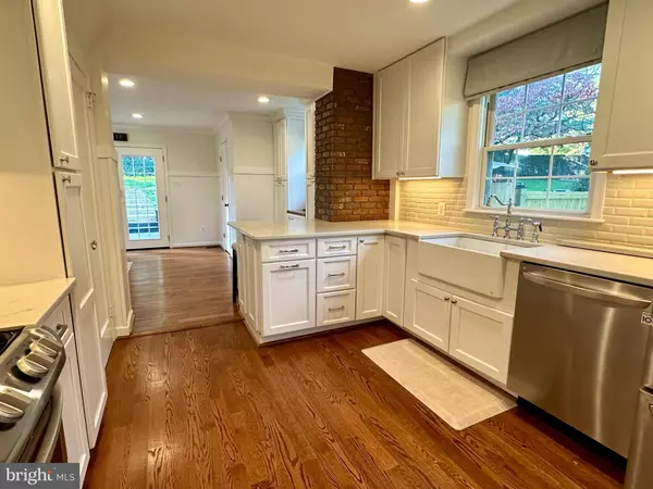 Falls Church, VA 22042,3004 MARSHALL ST