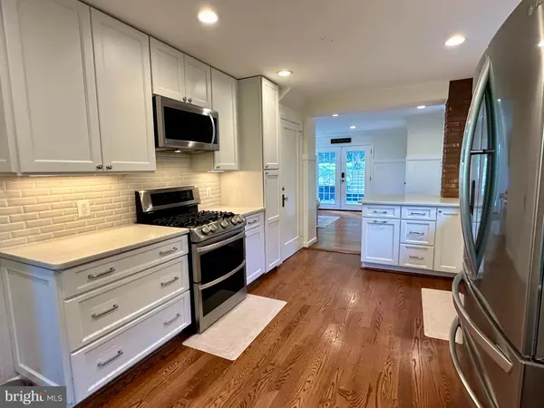 Falls Church, VA 22042,3004 MARSHALL ST