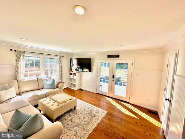 Falls Church, VA 22042,3004 MARSHALL ST