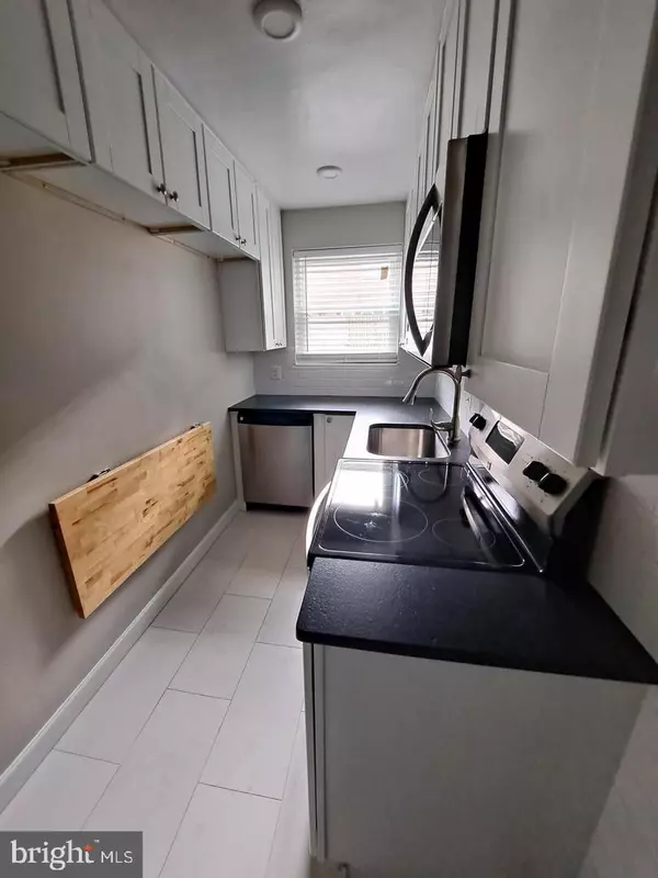 Falls Church, VA 22044,3063 PATRICK HENRY DR #102