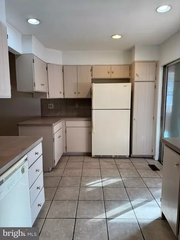 Philadelphia, PA 19154,3728 VADER DR