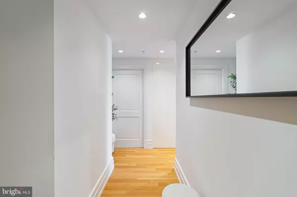 Philadelphia, PA 19103,130 S 18TH ST #501